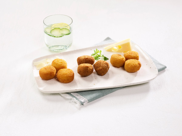 Apero balletjes assorti met 3 variaties kaas Apero balletjes assorti met 3 variaties kaas